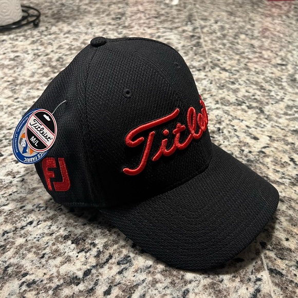 Titleist Other - NWT Titleist Players Deep Back - Staff Collection Fitted Hat